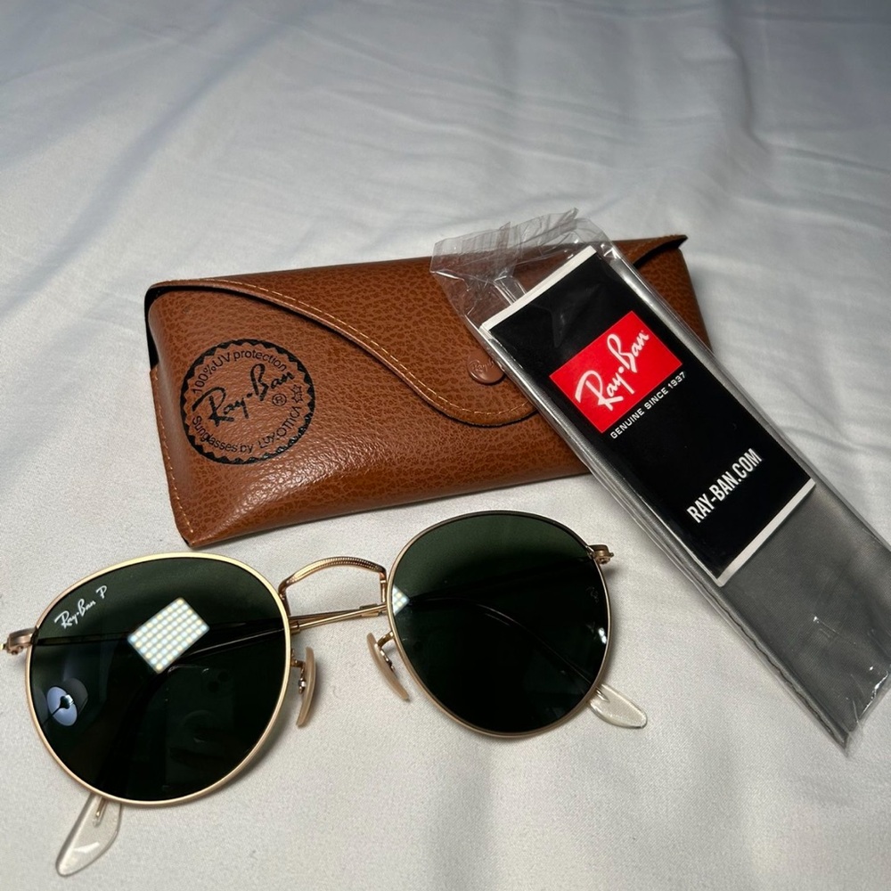Ray-Ban Gold Iconic Round Sunglasses